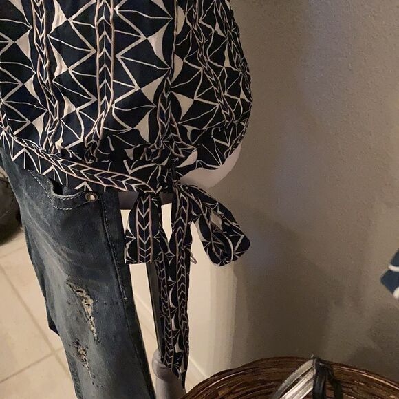 LuLuMari NWT szL cold shoulder blouse long double ruffle sleeves side zip w/ties - Picture 3 of 16